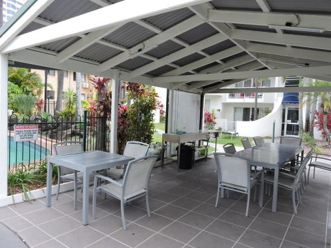Cannes Court Apartments - Accommodation Gladstone 3