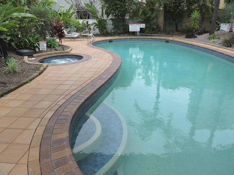 Cannes Court Apartments - Accommodation Gladstone 2