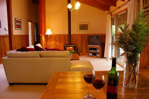 Canyon Cottage - Accommodation Gladstone 2