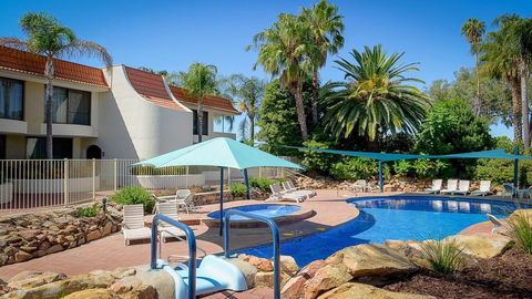 Capri Waters Country Club - Accommodation Gladstone 2