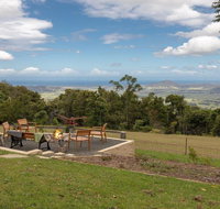 Captain's Lookout - elevated ocean views rural stay