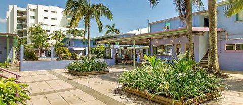 Caravella Backpackers - Accommodation Gladstone 2