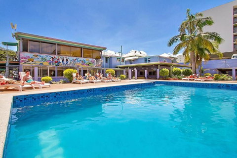 Caravella Backpackers - Accommodation Gladstone 1