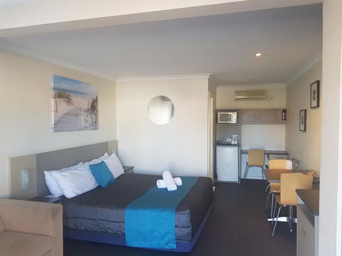 Caravilla Motor Inn - Accommodation Gladstone 2