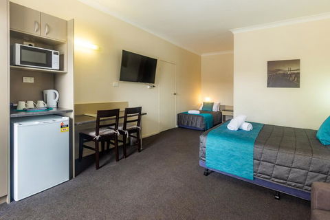 Caravilla Motor Inn - Accommodation Gladstone 1