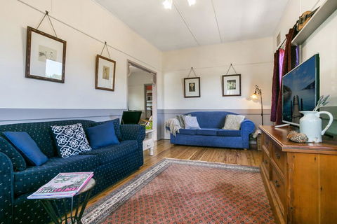 Carinya Cottage - Accommodation Gladstone 2