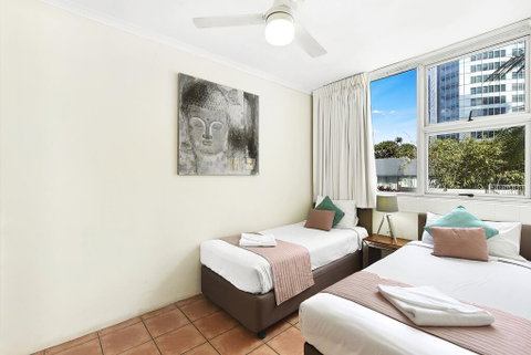 Carlton Apartments - Accommodation Gladstone 2
