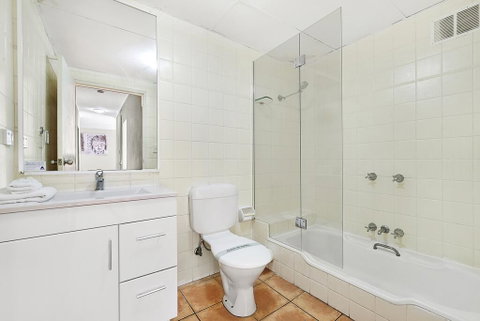 Carlton Apartments - Accommodation Gladstone 1