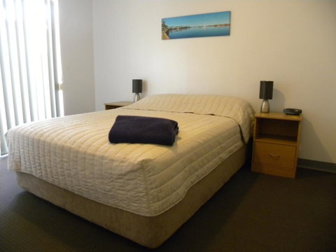Carnarvon Central Apartments - Accommodation Gladstone 0