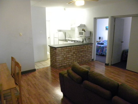 Carnarvon Central Apartments - Accommodation Gladstone 2