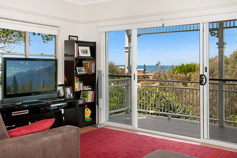 Carolyn's Beach House - Accommodation Gladstone 2