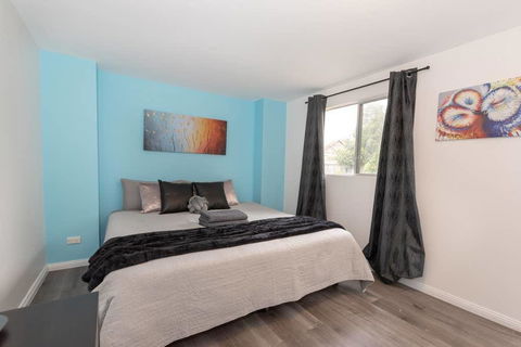 Carramar Studio KingBed PrivateRm 1 Min To Station - STUDIO - Accommodation Gladstone 0