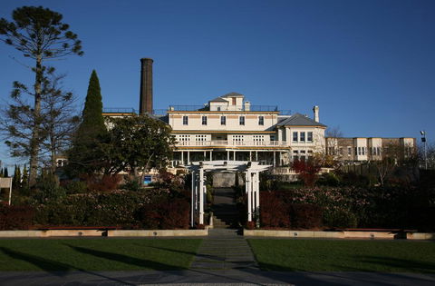 Carrington Hotel - Accommodation Gladstone 0