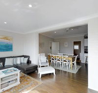 Casa Sorella - beachfront family home - Accommodation Gladstone