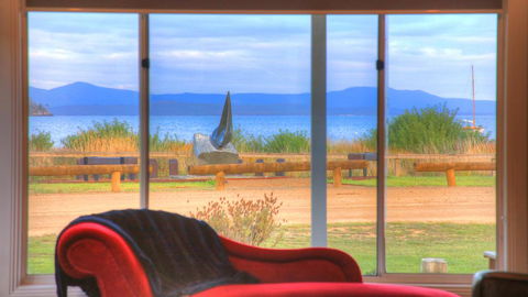 Castaway Cottage - Accommodation Gladstone 0