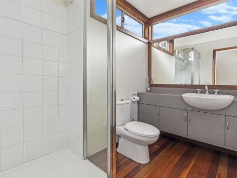 CASTWOOD VILLA No. 1 - Accommodation Gladstone 1