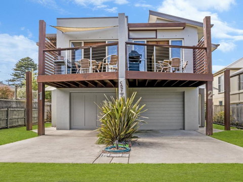 CASTWOOD VILLA No. 1 - Accommodation Gladstone 2