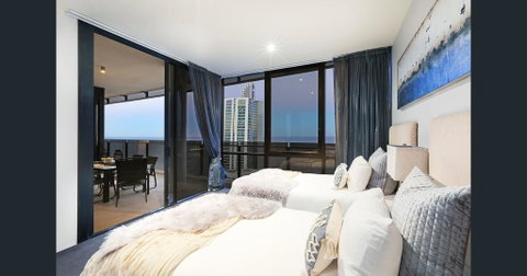 Cavill Avenue Luxury Private Apartments - Accommodation Gladstone 2