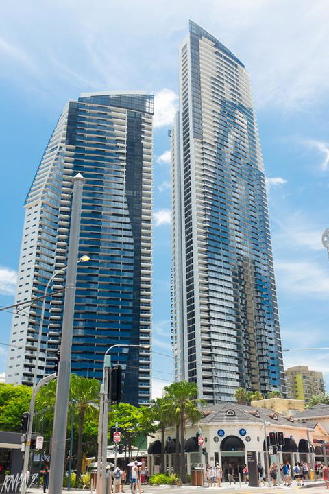 Cavill Avenue Luxury Private Apartments - Accommodation Gladstone 3