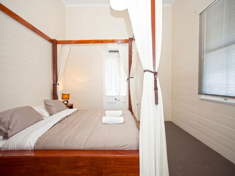 CBD Holiday Home - Accommodation Gladstone 2