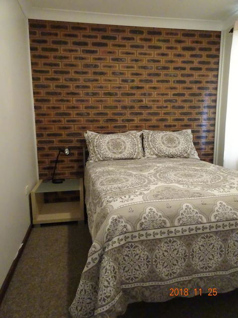 CCC - Central Clean Comfortable Apartment - Accommodation Gladstone 3