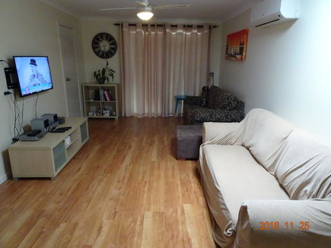 CCC - Central Clean Comfortable Apartment - Accommodation Gladstone 2