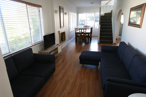 Cedar Cottages Blackmans Bay - Accommodation Gladstone 3