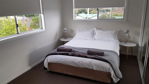 Cedar Cottages Blackmans Bay - Accommodation Gladstone 2