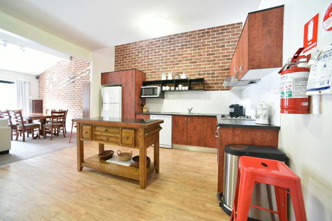 Cedar Creek 2 - Accommodation Gladstone 2