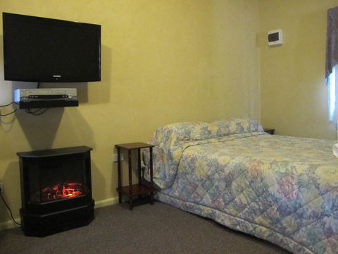 Cedar Lodge Cabins - Accommodation Gladstone 2