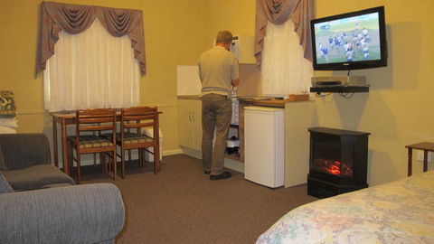 Cedar Lodge Cabins - Accommodation Gladstone 1