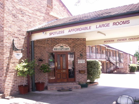Cedar Lodge Motel - Accommodation Gladstone 0