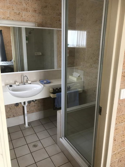 Cedar Lodge Motel - Accommodation Gladstone 1