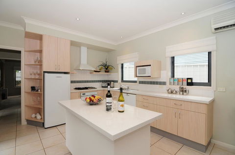 Ceespray On Owen - Accommodation Gladstone 1