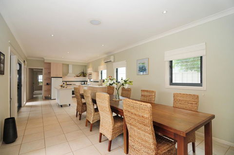 Ceespray On Owen - Accommodation Gladstone 2