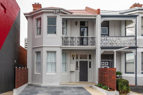 Celestial Suite - Accommodation Gladstone 2