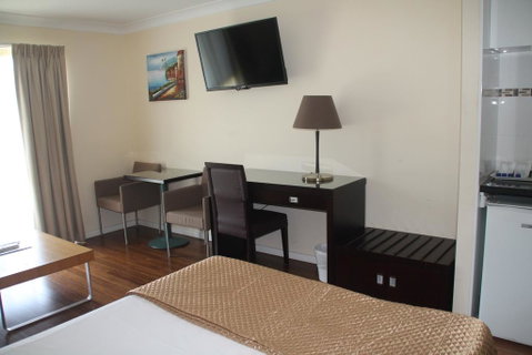 Centenary Motor Inn - Accommodation Gladstone 3