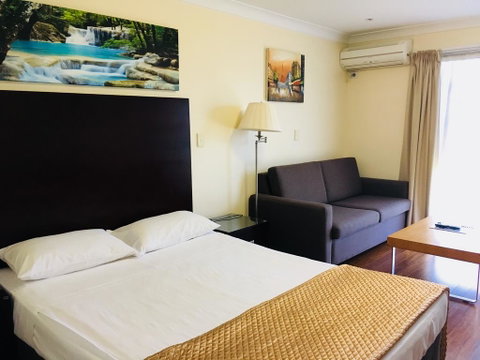 Centenary Motor Inn - Accommodation Gladstone 0