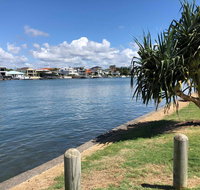 CENTRAL APARTMENT WITH POOL-WALK TO EVERYTHING - Accommodation Gladstone