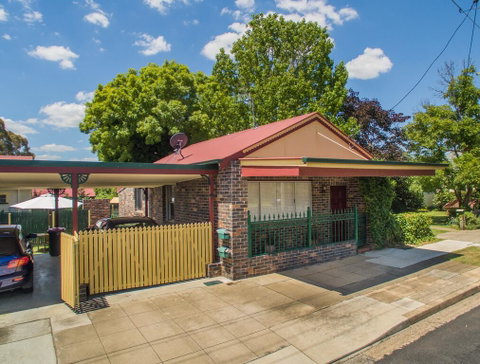 Central Armidale 2-Bedroom Apartment - Accommodation Gladstone 0