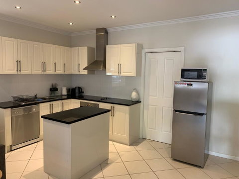 Central Armidale 2-Bedroom Apartment - Accommodation Gladstone 1