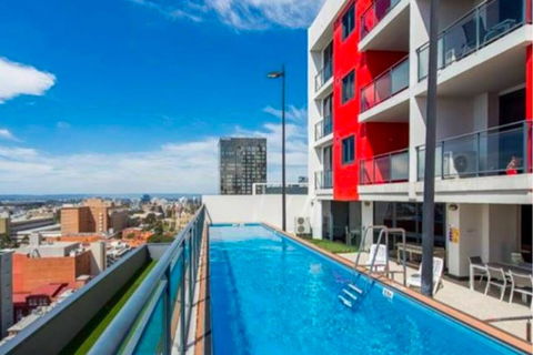 CENTRAL CBD EXEC STUNNING VIEW WIFI NETFLIX WINE - Accommodation Gladstone 0