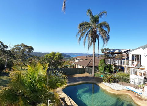 Central Coast Getaway 4B Family Holiday Home - Accommodation Gladstone 0