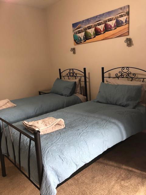 Central Executive 3br Townhouse 50m To Dean Street - Accommodation Gladstone 2