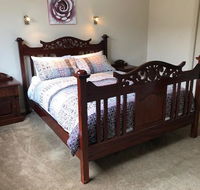 Central executive 3br townhouse 50m to dean street - Accommodation Gladstone