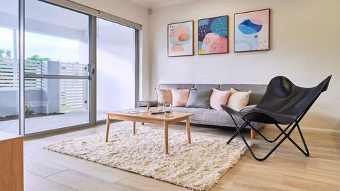 Central Garden City Apt - Mobile Hotspot & WiFi - - Accommodation Gladstone 1
