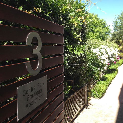 Central Park Boutique Apartment - Accommodation Gladstone 3
