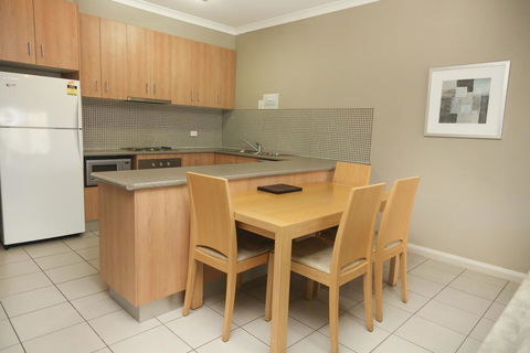 Centrepoint Apartments Griffith - Accommodation Gladstone 2