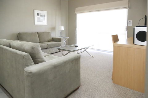 Centrepoint Apartments Griffith - Accommodation Gladstone 3