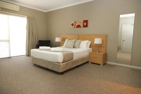Centrepoint Apartments Griffith - Accommodation Gladstone 1